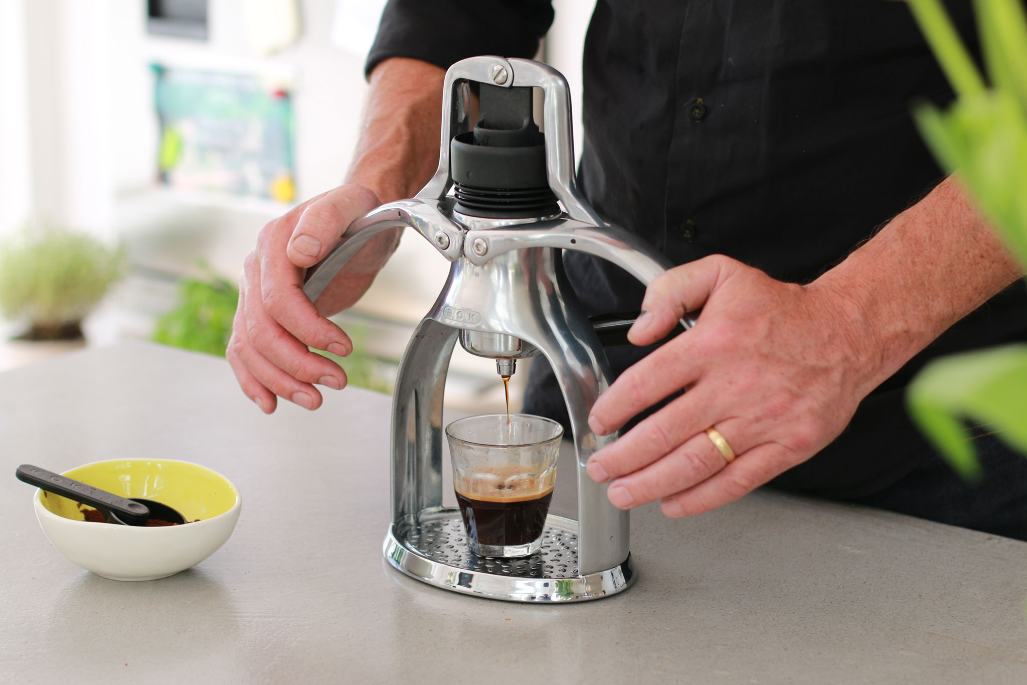 b"How To Make Cold Brew Coffee Recipe | Leites Culinaria"
